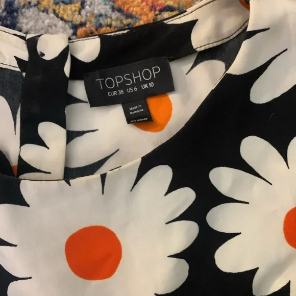 Floral sleeveless top - Picture 3 of 3